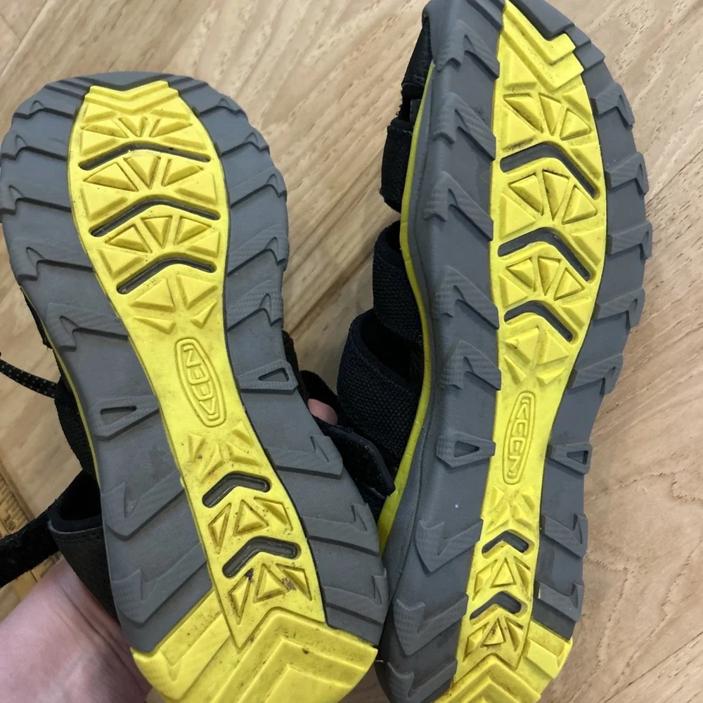 Black Men's Keens Size 5